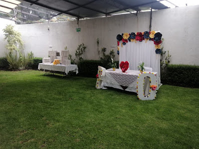 Jardín De Eventos Entre Los Frutales